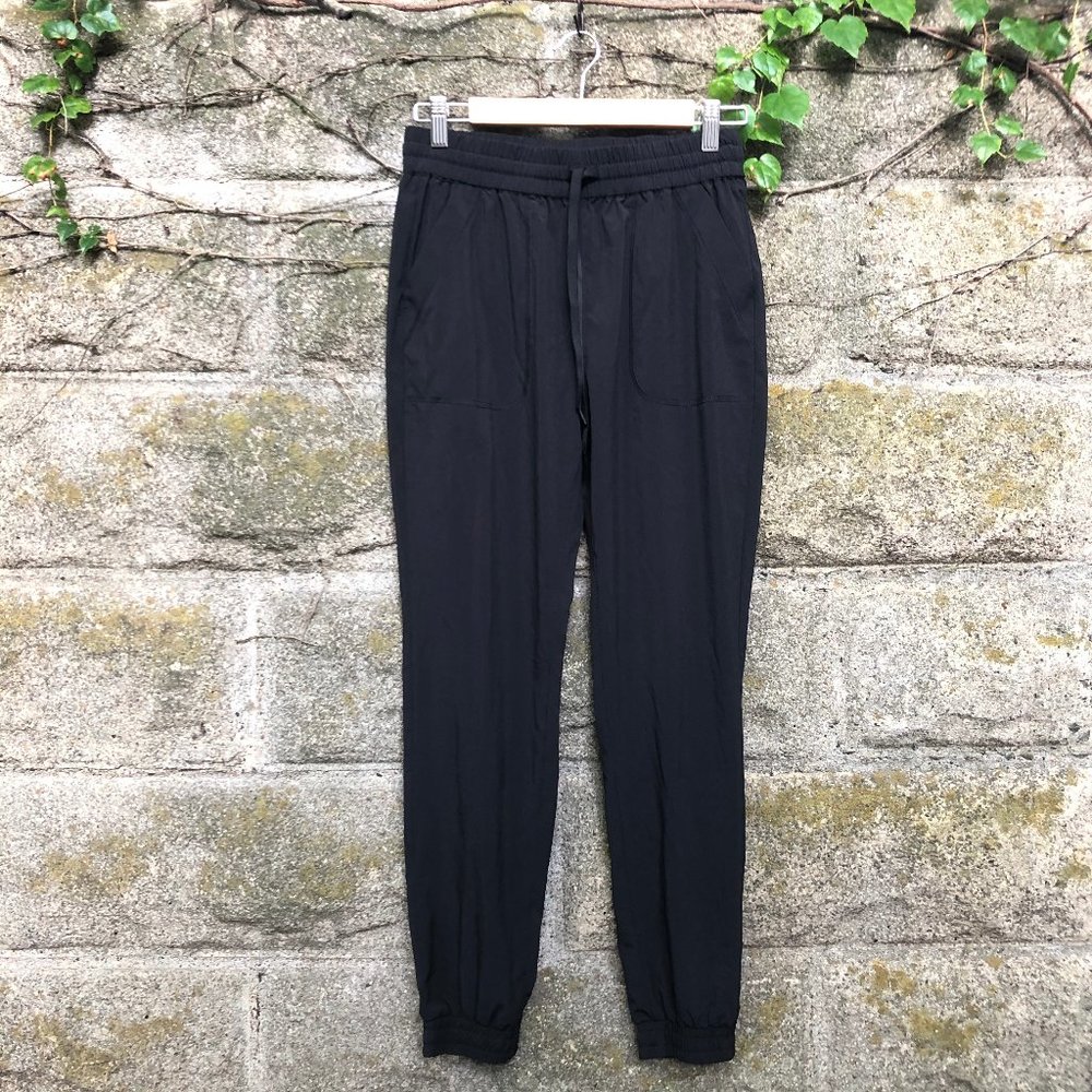 Aritzia TNA Speed Jogger Pockets Black Small
